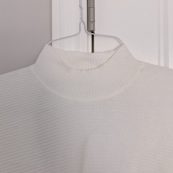 NWT lightweight turtleneck sweater - Picture 2 of 5
